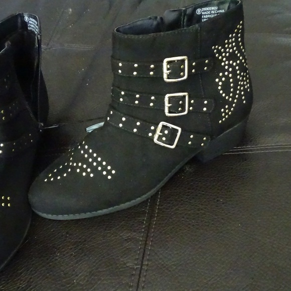 NEW WITH TAGS TIME AND TRU STUDDED ANKLE BOOTS - Picture 3 of 3